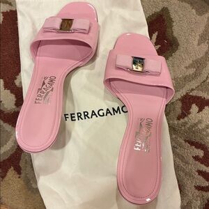 💕Salvatore Ferragamo sandals in pink Size 10.💕